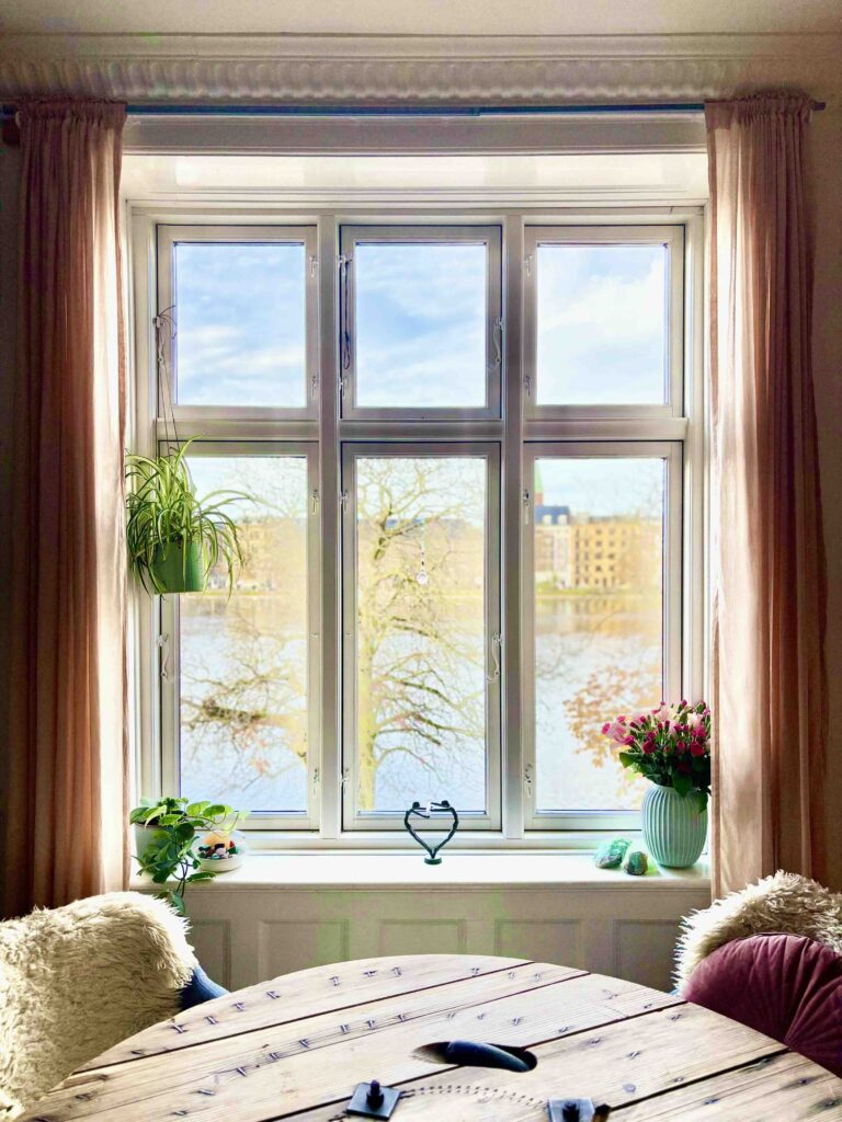 Psykoterapi, traumeterapi og parterapi ved Izzah Frost og Johannes Brormand Søndergaard